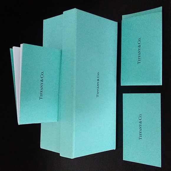 TIFFANY - Picture 3 of 3